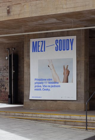 mezisoudy1.jpg