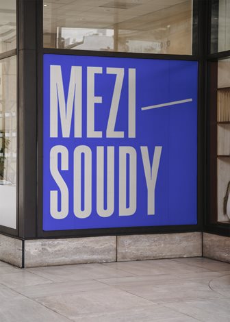 mezisoudy4.jpg