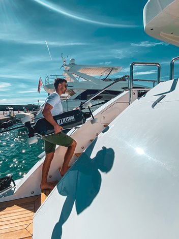 YACHT02.jpg